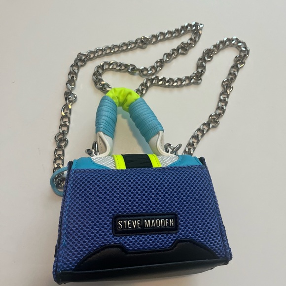 NEW Steve Madden Bdorra Diego Flap Top Crossbody Bag W/Chain Sneakerhead Purse - Picture 3 of 8